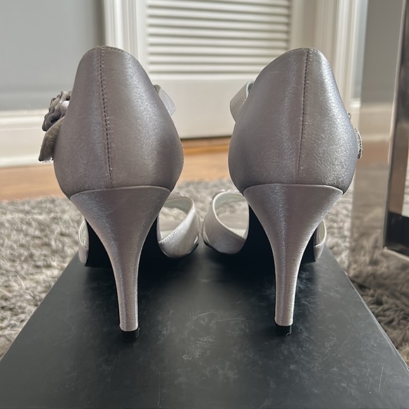 Nina Royal Silver Heel- Size 8 - Worn once - Picture 3 of 7